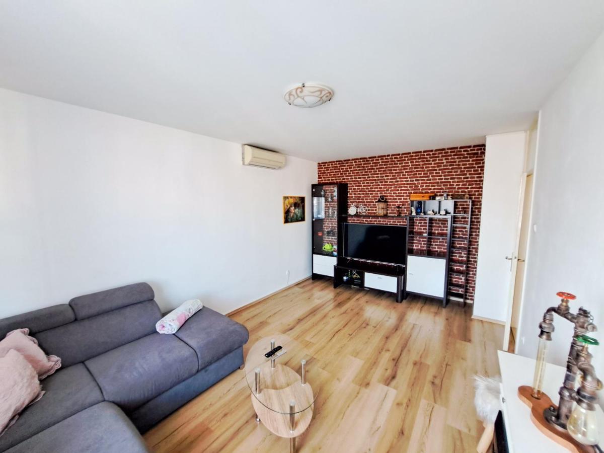 Retro Apartment Split Exterior photo