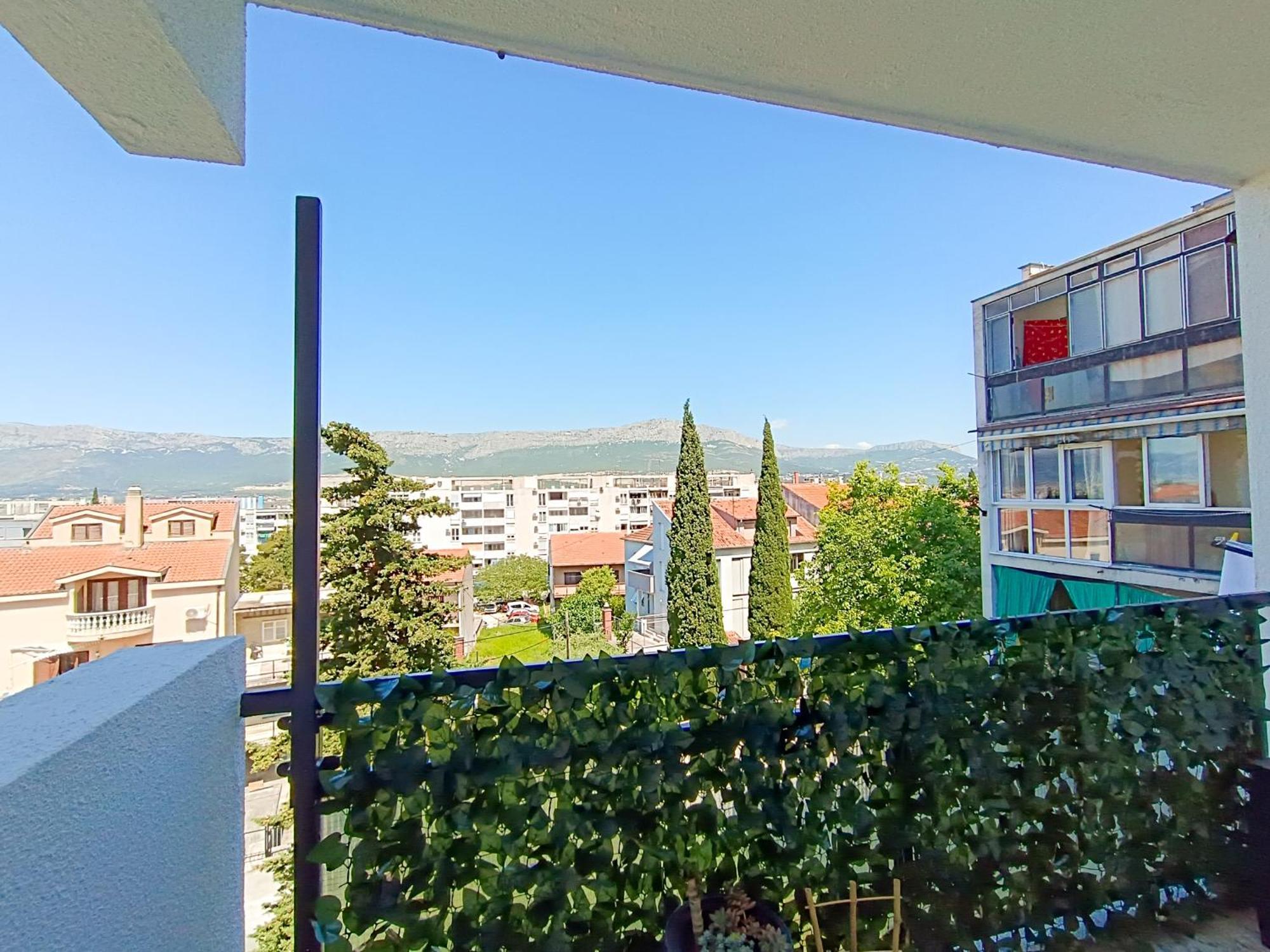 Retro Apartment Split Exterior photo