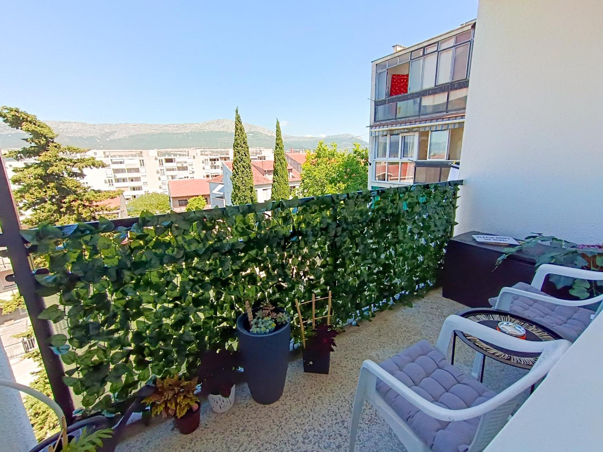 Retro Apartment Split Exterior photo